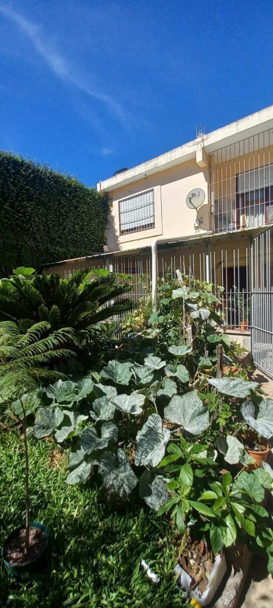 CASA 3 AMB. CON PARQUE, COCH. Y DPTO. 2 AMB. S/LOTE PROPIO EN VENTA EN LANUS E.
