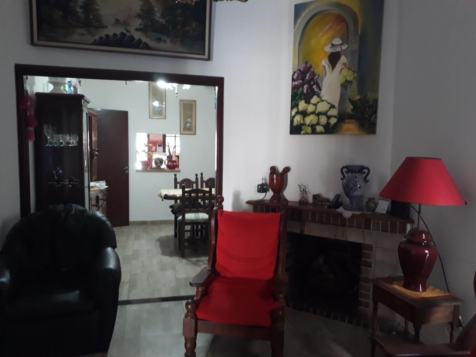 Excelente CASA 5 amb. A la venta en LANUS O. A 400 MTS. de Av. H. Yrigoyen. ACEPTA PROPIEDAD O VEHICULOS EN PARTE DE PAGO — foto 5
