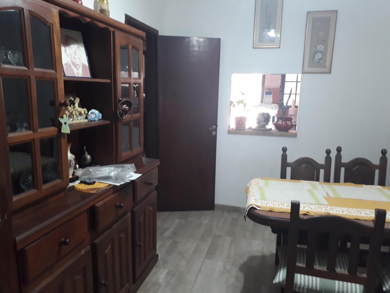 Excelente CASA 5 amb. A la venta en LANUS O. A 400 MTS. de Av. H. Yrigoyen. ACEPTA PROPIEDAD O VEHICULOS EN PARTE DE PAGO — foto 6