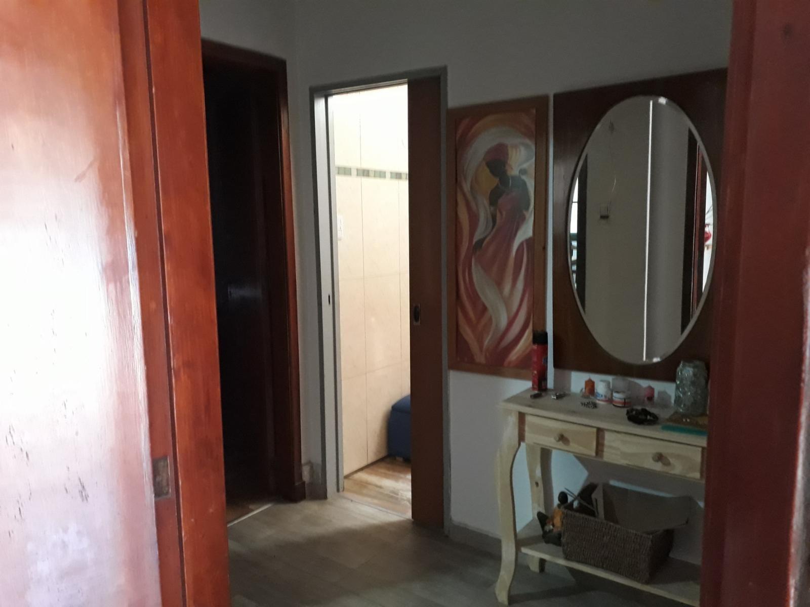 Excelente CASA 5 amb. A la venta en LANUS O. A 400 MTS. de Av. H. Yrigoyen. ACEPTA PROPIEDAD O VEHICULOS EN PARTE DE PAGO — foto 13