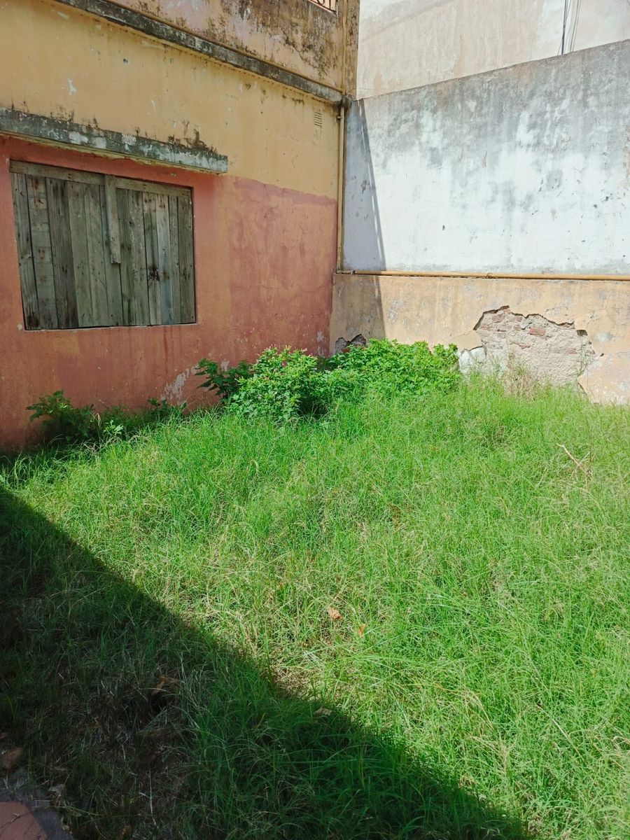 CASA 5 AMBIENTES A RECICLAR SOBRE LOTE 8..66 X 36 TIENE PLANOS APROBADOS — foto 2