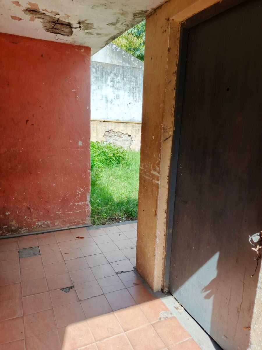 CASA 5 AMBIENTES A RECICLAR SOBRE LOTE 8..66 X 36 TIENE PLANOS APROBADOS — foto 3