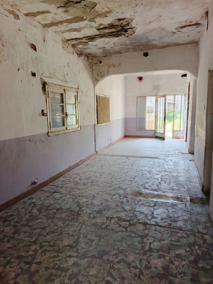 CASA 5 AMBIENTES A RECICLAR SOBRE LOTE 8..66 X 36 TIENE PLANOS APROBADOS — foto 5