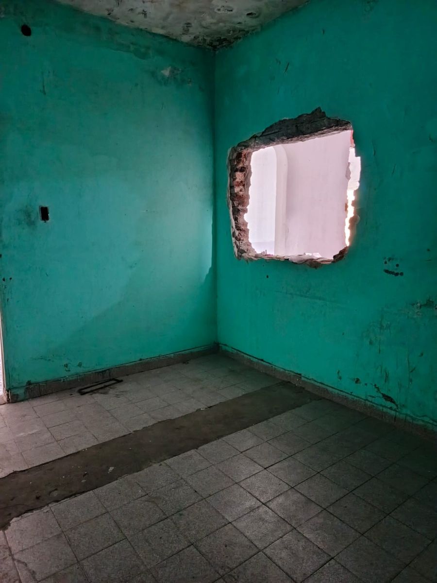 CASA 5 AMBIENTES A RECICLAR SOBRE LOTE 8..66 X 36 TIENE PLANOS APROBADOS — foto 9