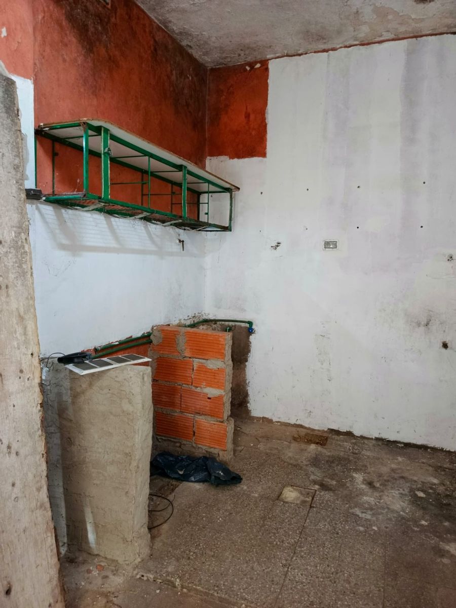 CASA 5 AMBIENTES A RECICLAR SOBRE LOTE 8..66 X 36 TIENE PLANOS APROBADOS — foto 12