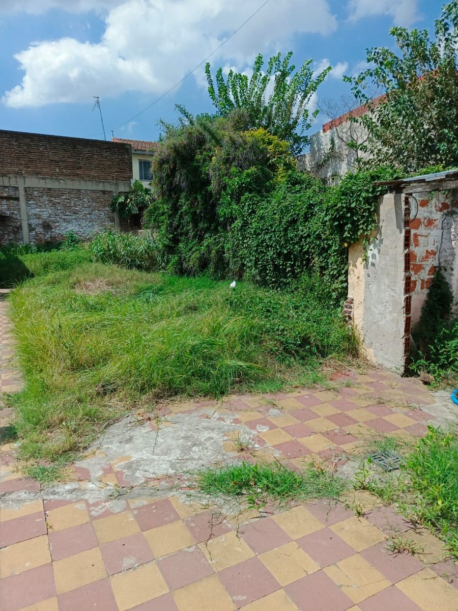 CASA 5 AMBIENTES A RECICLAR SOBRE LOTE 8..66 X 36 TIENE PLANOS APROBADOS — foto 14