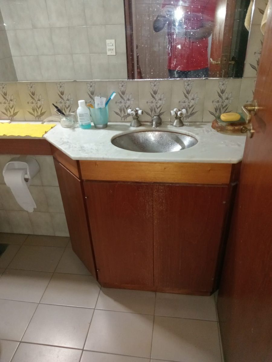 CHALET DE 5 AMB. LOTE DE 8,66x48. COCHERA CUB. P/4 AUTOS. FONDOLIBRECONPISCINA. EN VENTA, BANFIELD O. — foto 8