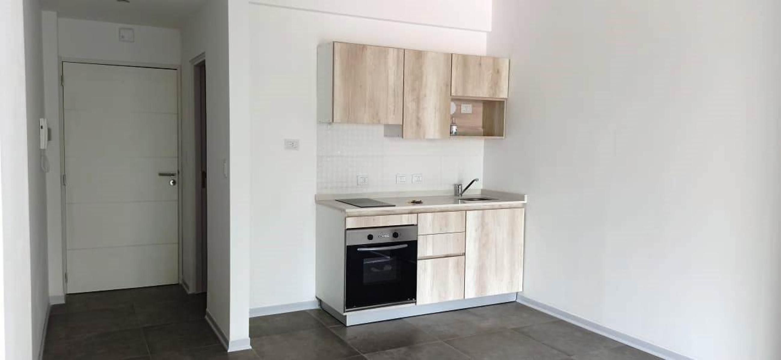 1 AMB. DIVISIBLE EN VENTA, ESCALADITA. EDIFICIO CON SUM,PISCINA,SOLARIUMY LAUNDRY. APTO CREDITO.