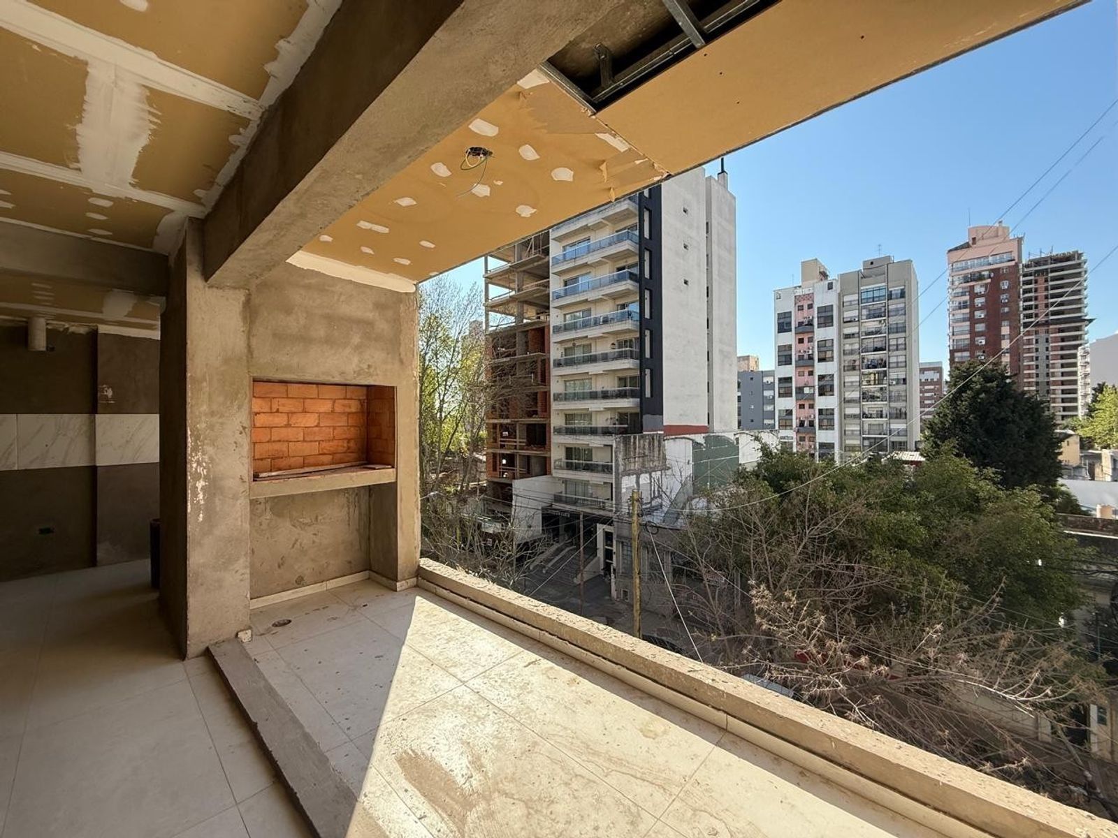 SEMIPISO 3 AMB. CON COOCHERA. TOILETTE + 2 BAÑOS COMPL. EN VENTAENLANUSITA. LANUS O. ENTREGA: PROXIMAMENTE — foto 4