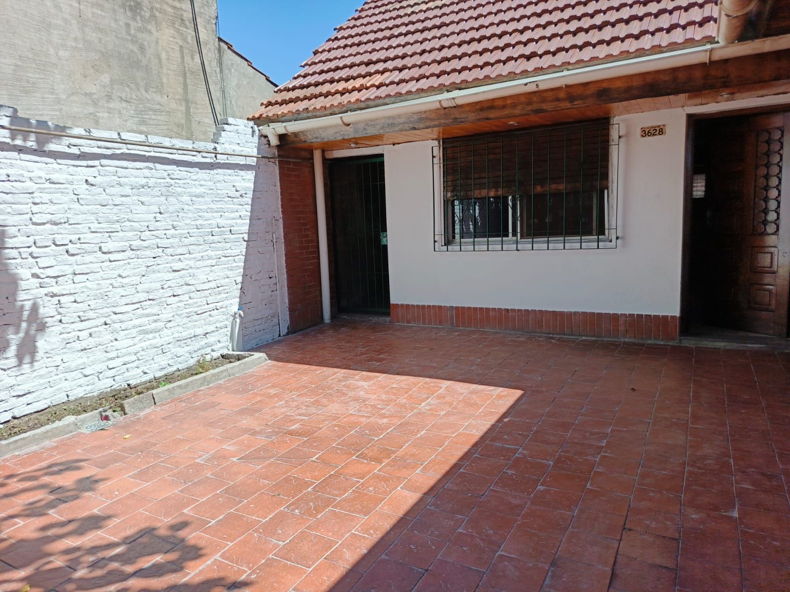 CASA 5 AMBIENTES EN 2 PLANTAS CON 2 COCHERAS Y PATIO NUEVO PRECIO USS 90 MIL — foto 3