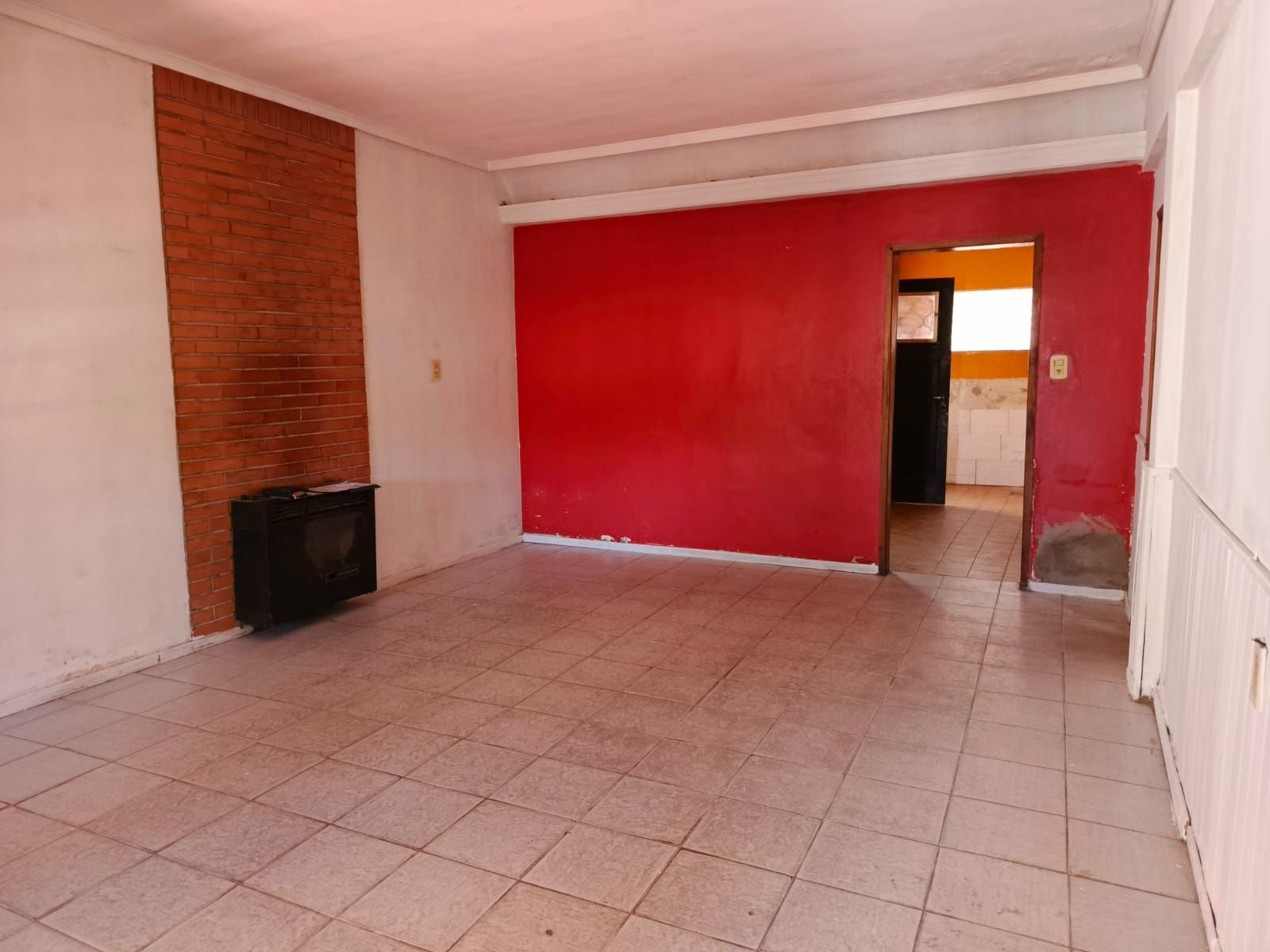 CASA 5 AMBIENTES EN 2 PLANTAS CON 2 COCHERAS Y PATIO NUEVO PRECIO USS 90 MIL — foto 5