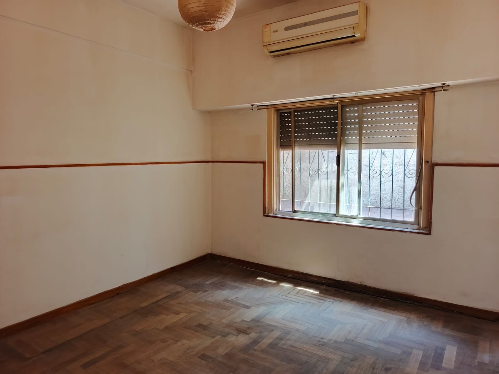 CASA 5 AMBIENTES EN 2 PLANTAS CON 2 COCHERAS Y PATIO NUEVO PRECIO USS 90 MIL — foto 12
