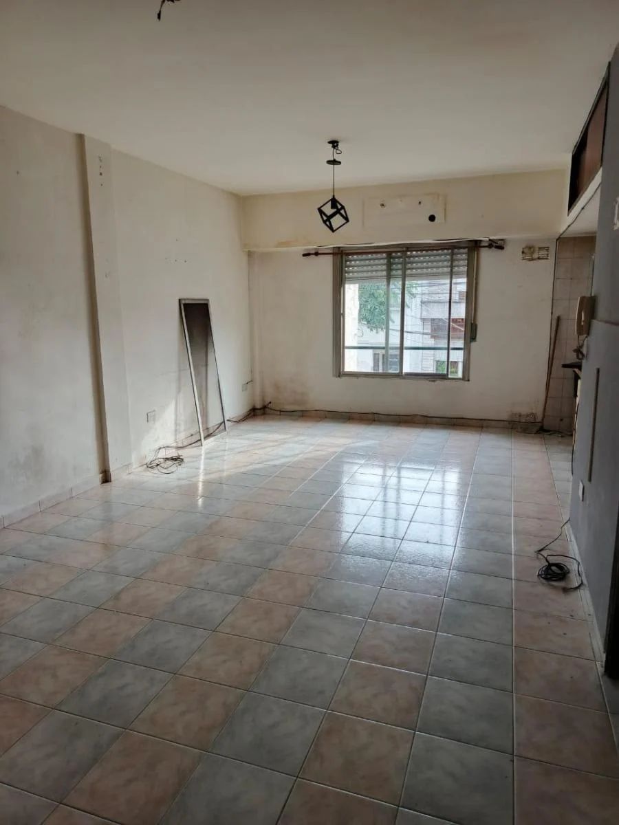 Monoambiente en 1 piso al frente con cochera descubierta - 6