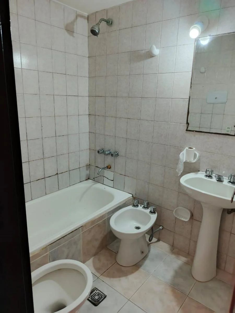 Monoambiente en 1 piso al frente con cochera descubierta - 10