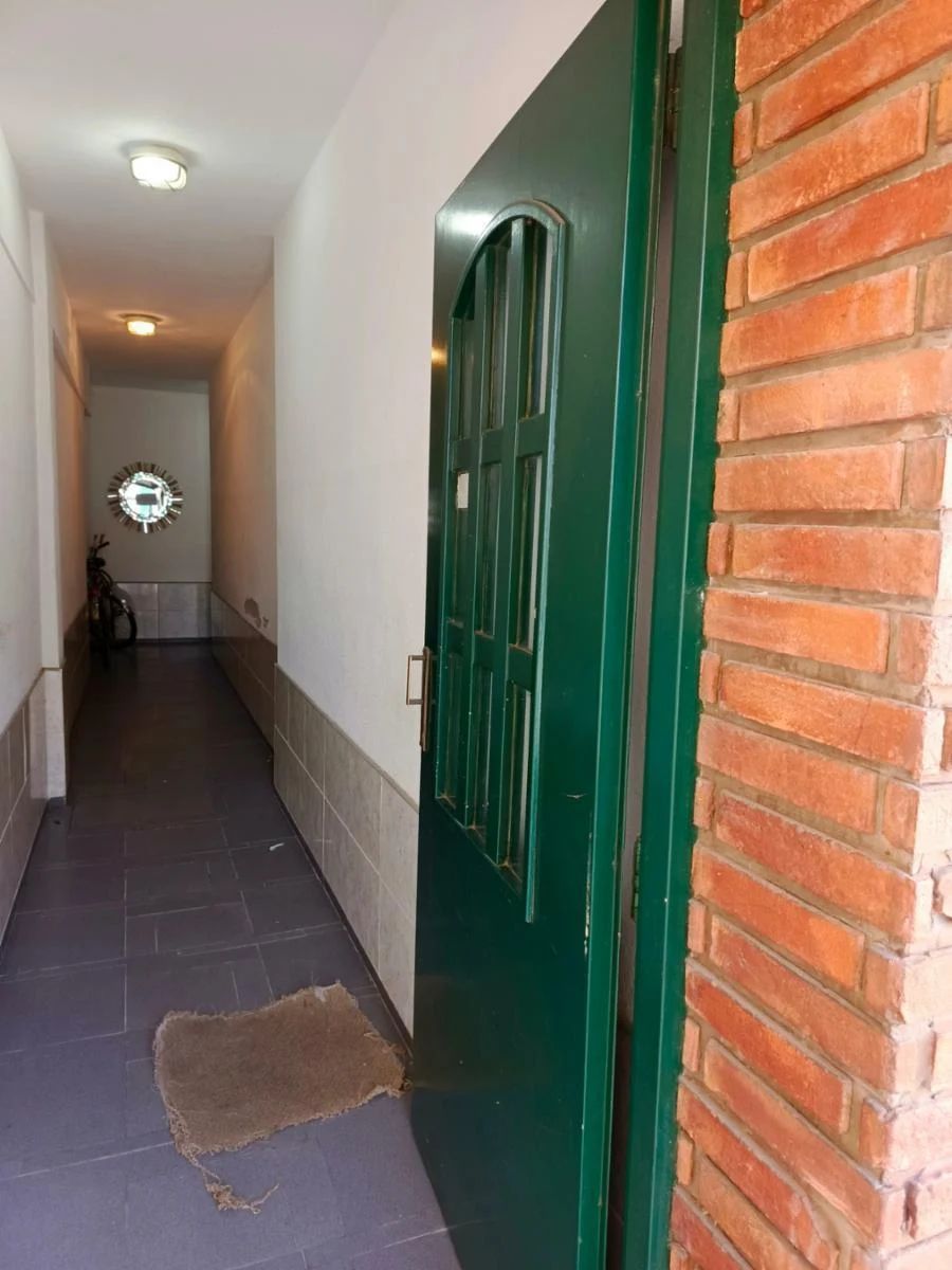 Monoambiente con patio planta baja y con Cochera descubierta - 2