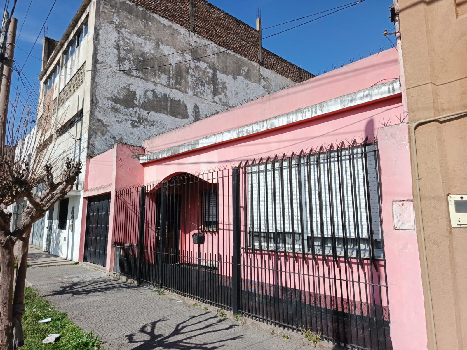 CASA 3 AMBIENTES COCHERA LOTE 10 X 28 - 1