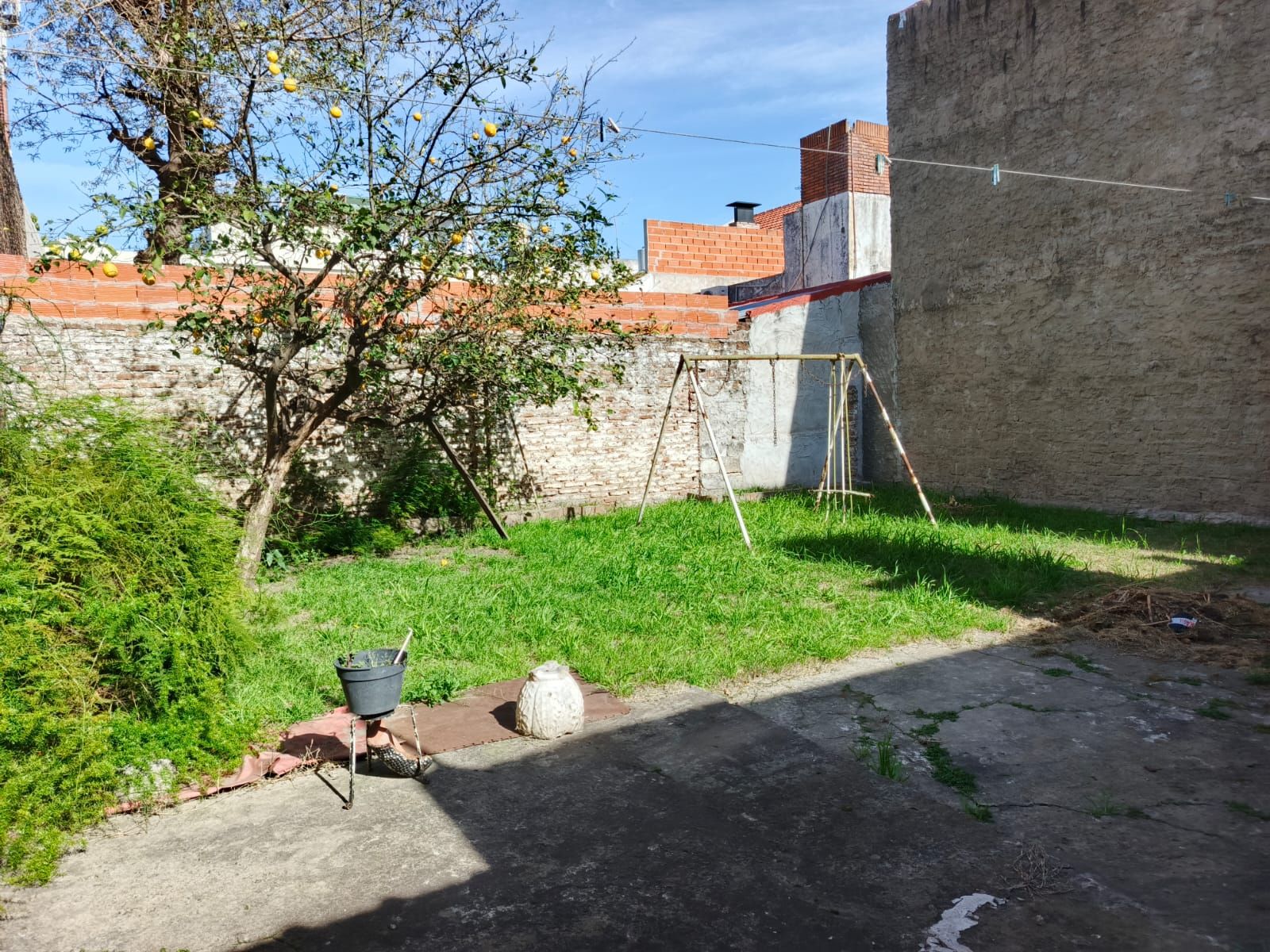 CASA 3 AMBIENTES COCHERA LOTE 10 X 28 - 12