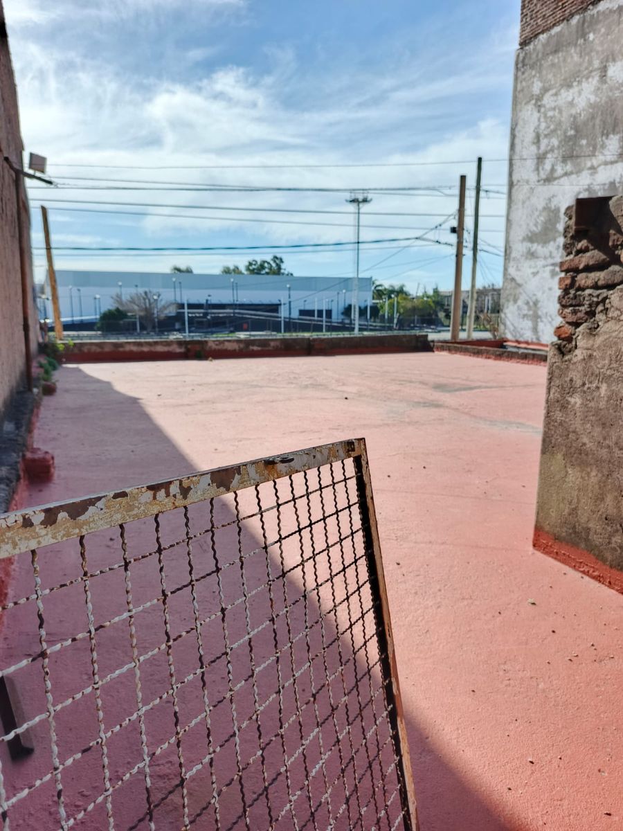 CASA 3 AMBIENTES COCHERA LOTE 10 X 28 - 13