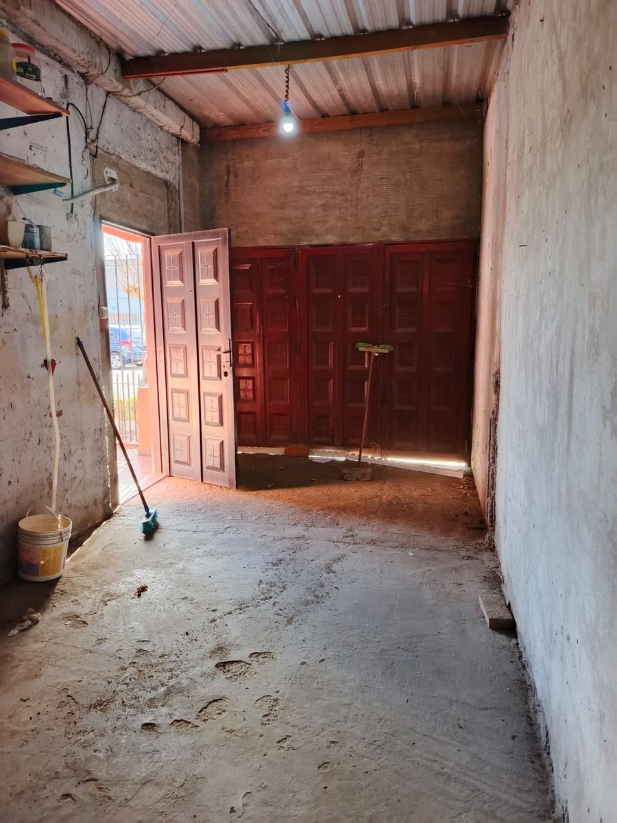 CASA 3 AMBIENTES COCHERA LOTE 10 X 28 - 14
