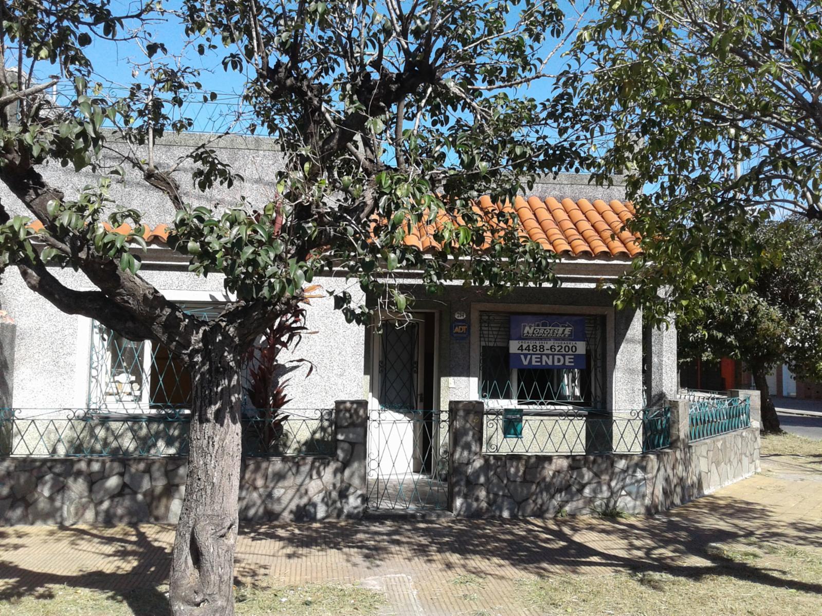 CASA EN LOTE PROPIO DE 3 AMBIENTES — foto 2