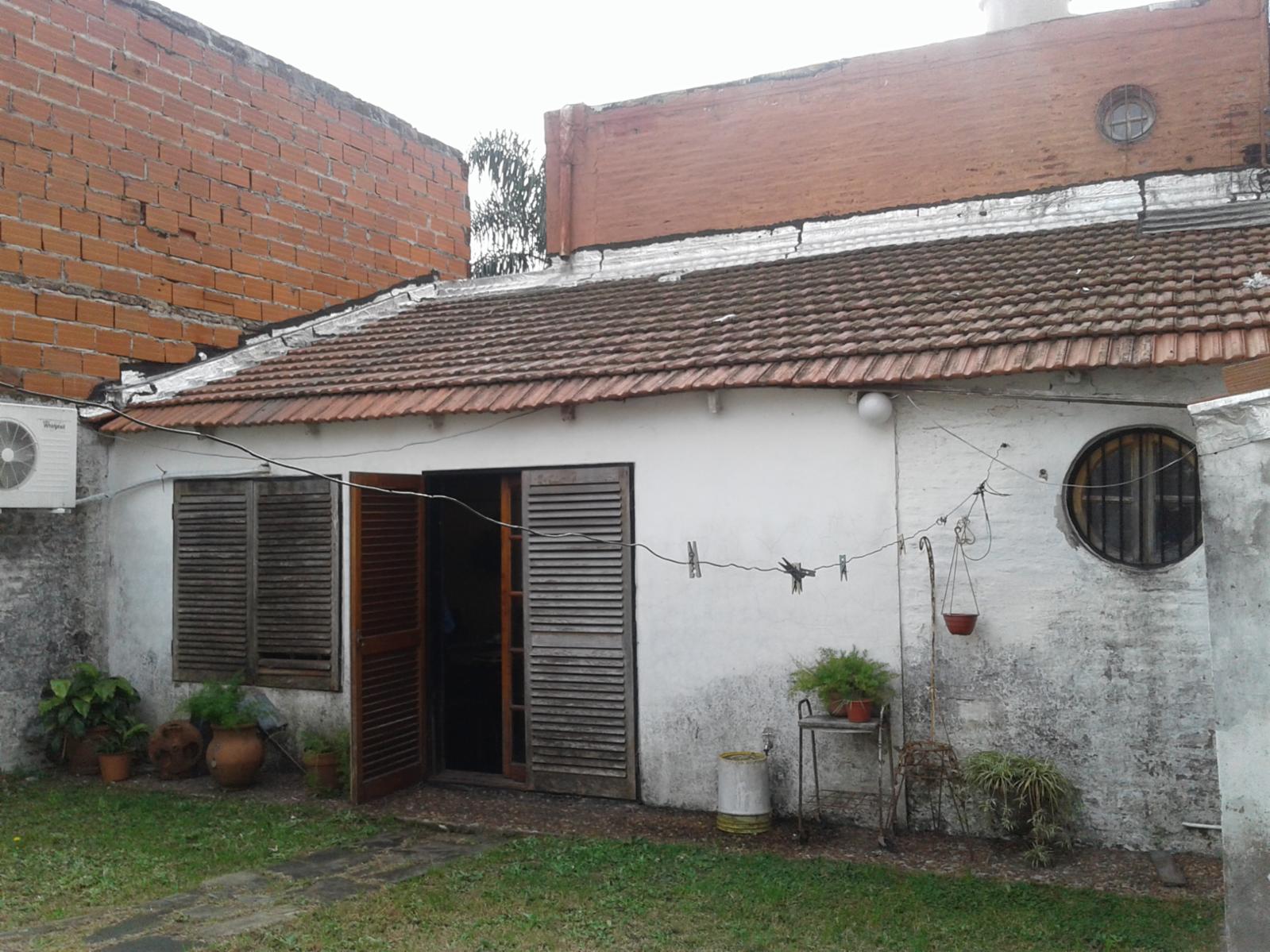 CASA DE 4 AMBIENTES MAS DEPARTAMENTO DE 3 AMBIENTES — foto 2