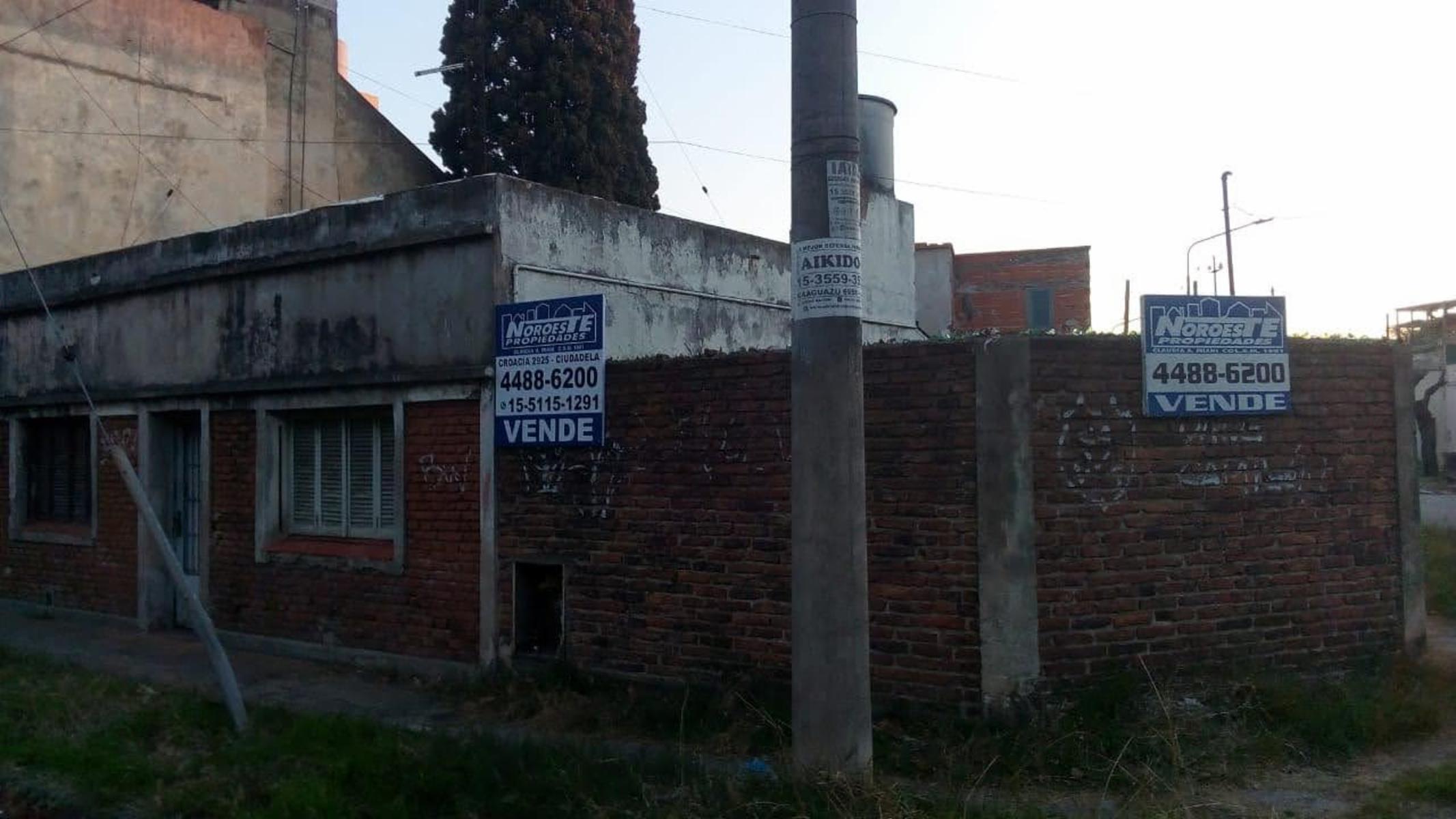 Esquina para reciclar de 12 x20m ideal para refaccionar o nuevo emprendimiento