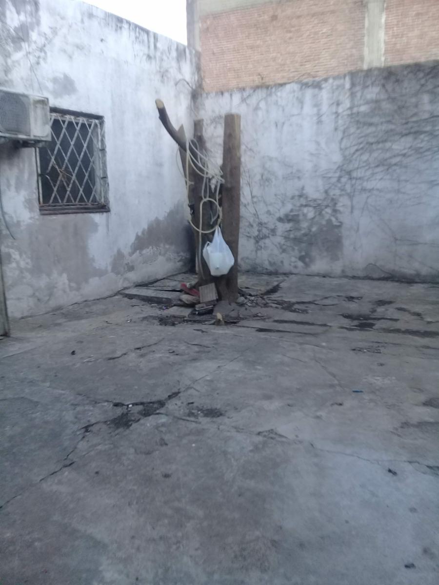 Oportunidad departamento a reciclar con enorme patio — foto 4