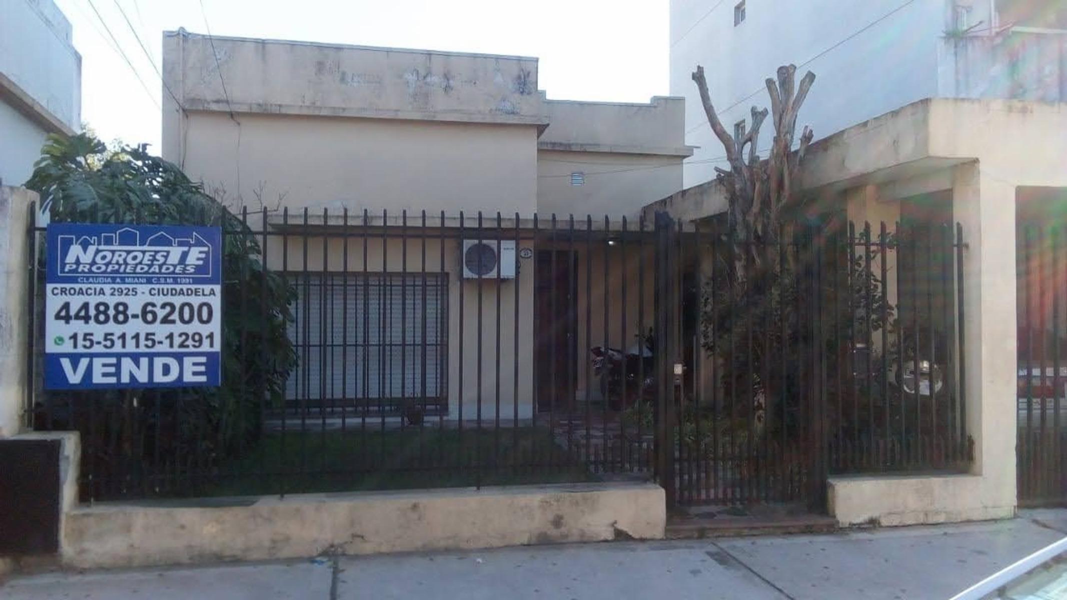 Hermosa casa de tres ambientes a mts Rivadavia. Oportunidad — foto 2