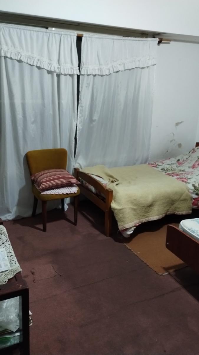 Casa de ideal de dos familias en dos plantas , Planta baja 3 amb. con Garaje jardín, fondo terraza, PA. departamento de dos ambientes. Superficie terreno 207m2 edificado:165m2 — foto 3