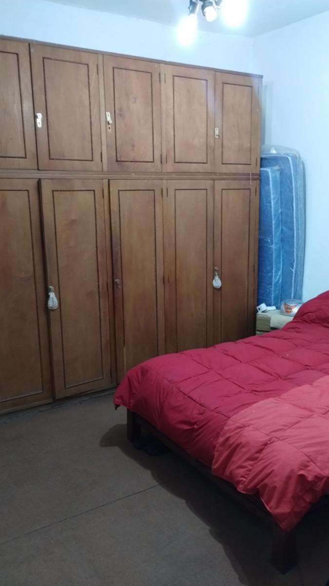 Casa de ideal de dos familias en dos plantas , Planta baja 3 amb. con Garaje jardín, fondo terraza, PA. departamento de dos ambientes. Superficie terreno 207m2 edificado:165m2 — foto 4