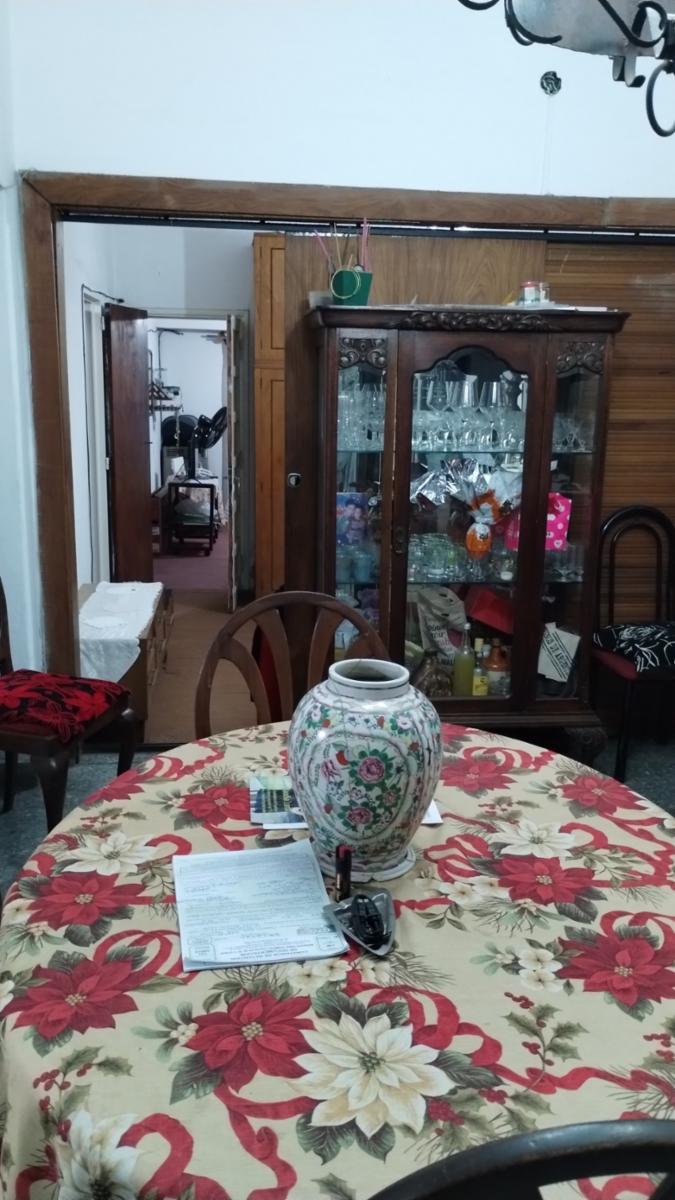 Casa de ideal de dos familias en dos plantas , Planta baja 3 amb. con Garaje jardín, fondo terraza, PA. departamento de dos ambientes. Superficie terreno 207m2 edificado:165m2 — foto 5