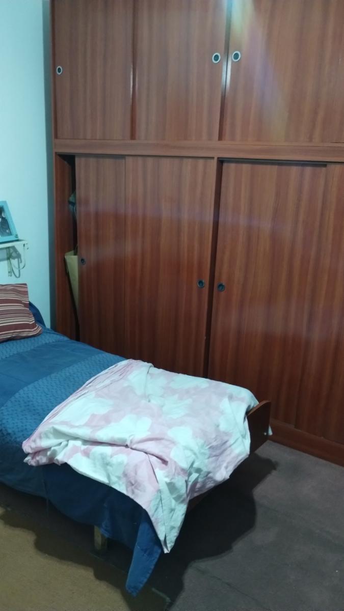 Casa de ideal de dos familias en dos plantas , Planta baja 3 amb. con Garaje jardín, fondo terraza, PA. departamento de dos ambientes. Superficie terreno 207m2 edificado:165m2 — foto 8
