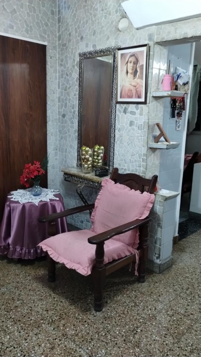 Casa de ideal de dos familias en dos plantas , Planta baja 3 amb. con Garaje jardín, fondo terraza, PA. departamento de dos ambientes. Superficie terreno 207m2 edificado:165m2 — foto 9