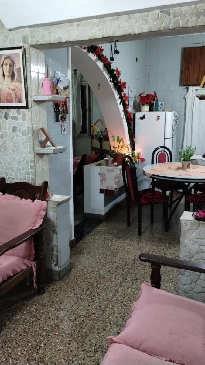 Casa de ideal de dos familias en dos plantas , Planta baja 3 amb. con Garaje jardín, fondo terraza, PA. departamento de dos ambientes. Superficie terreno 207m2 edificado:165m2 — foto 10