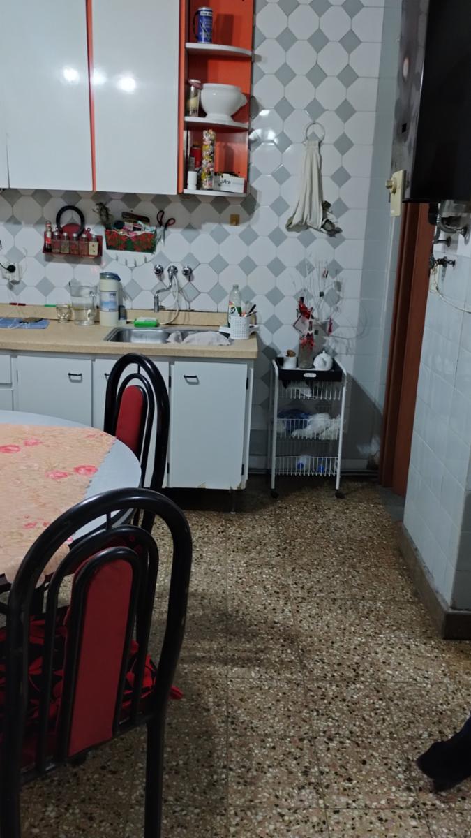 Casa de ideal de dos familias en dos plantas , Planta baja 3 amb. con Garaje jardín, fondo terraza, PA. departamento de dos ambientes. Superficie terreno 207m2 edificado:165m2 — foto 13