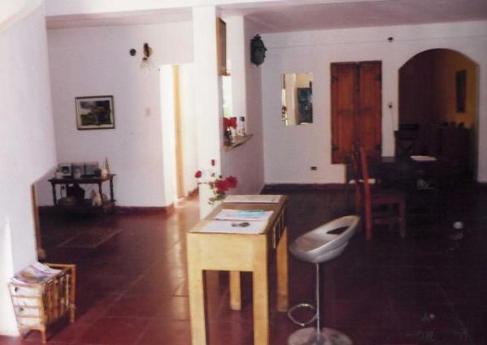 Casa en Venta en General Las Heras, Interior Buenos Aires - 1