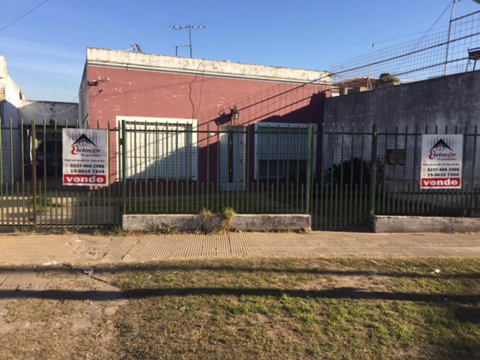 Venta de CASA en PASO DEL REY sobre alineamiento comercial AcB, Sold. D Errico — foto 2