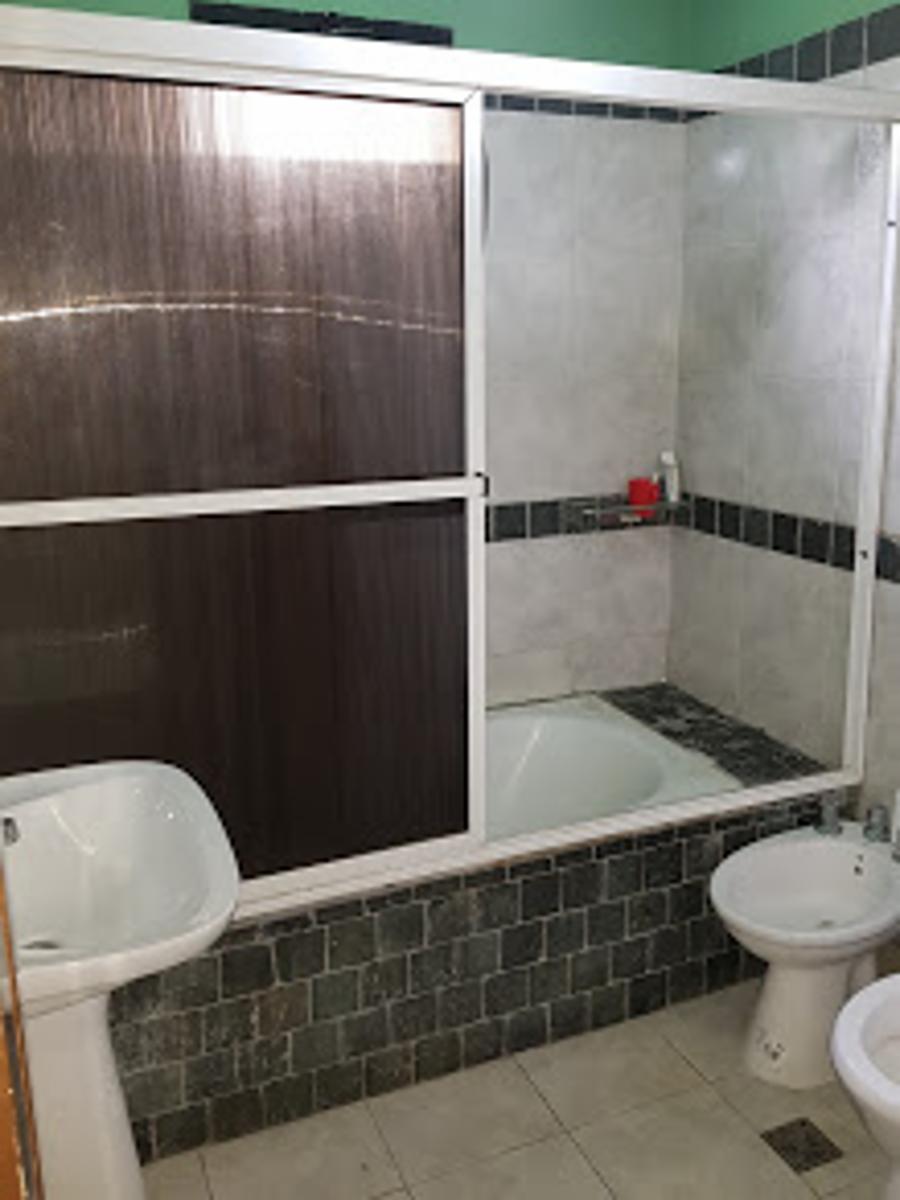 Importante Casa en Venta en Paso del Rey, Calle Claudio Maria Yoly — foto 14
