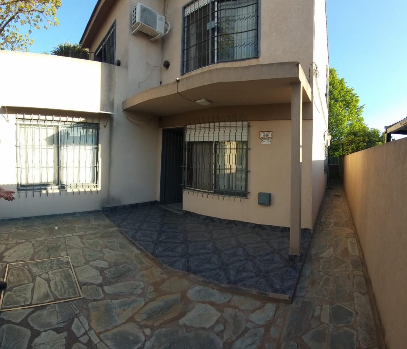 Venta de amplia casa en Barrio Arca - Partido de Moreno, calle A. del Valle 1700 — foto 2