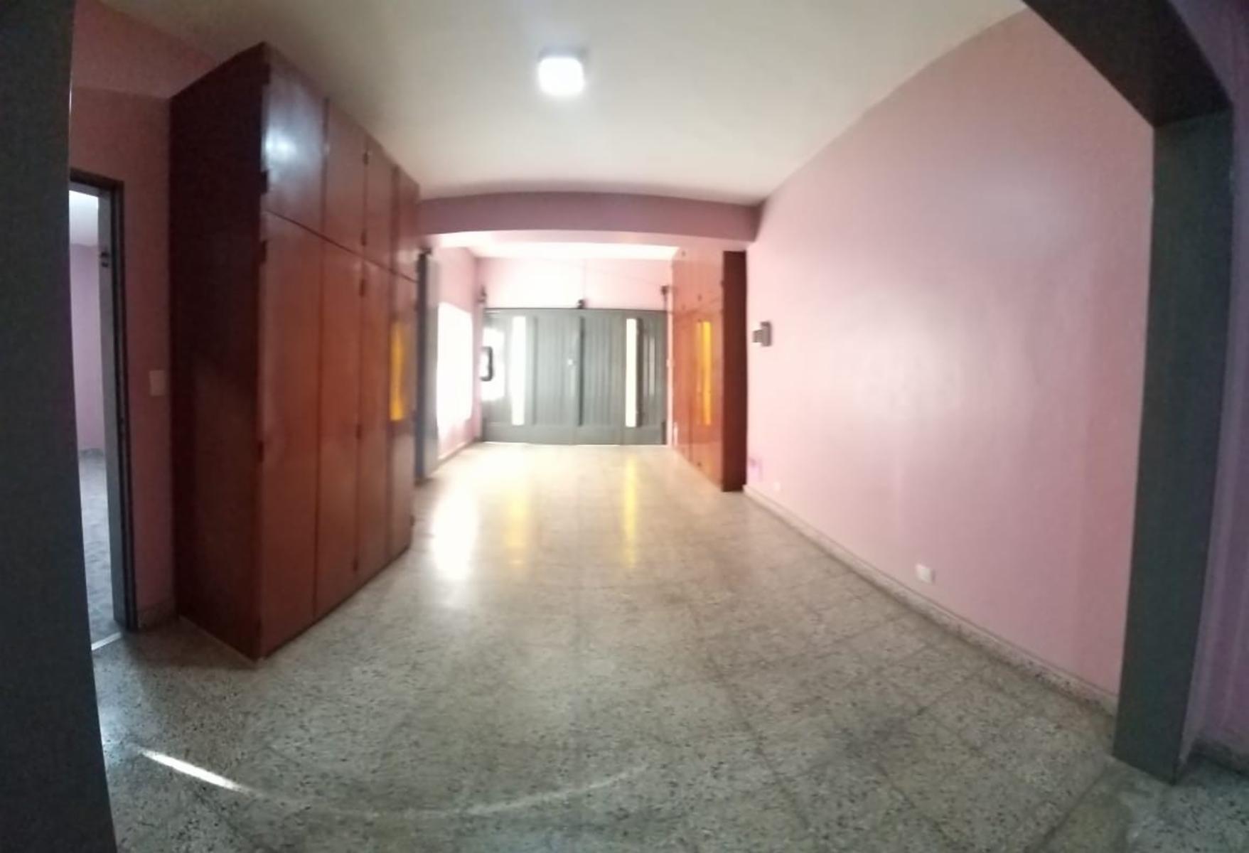 Venta de amplia casa en Barrio Arca - Partido de Moreno, calle A. del Valle 1700 — foto 3