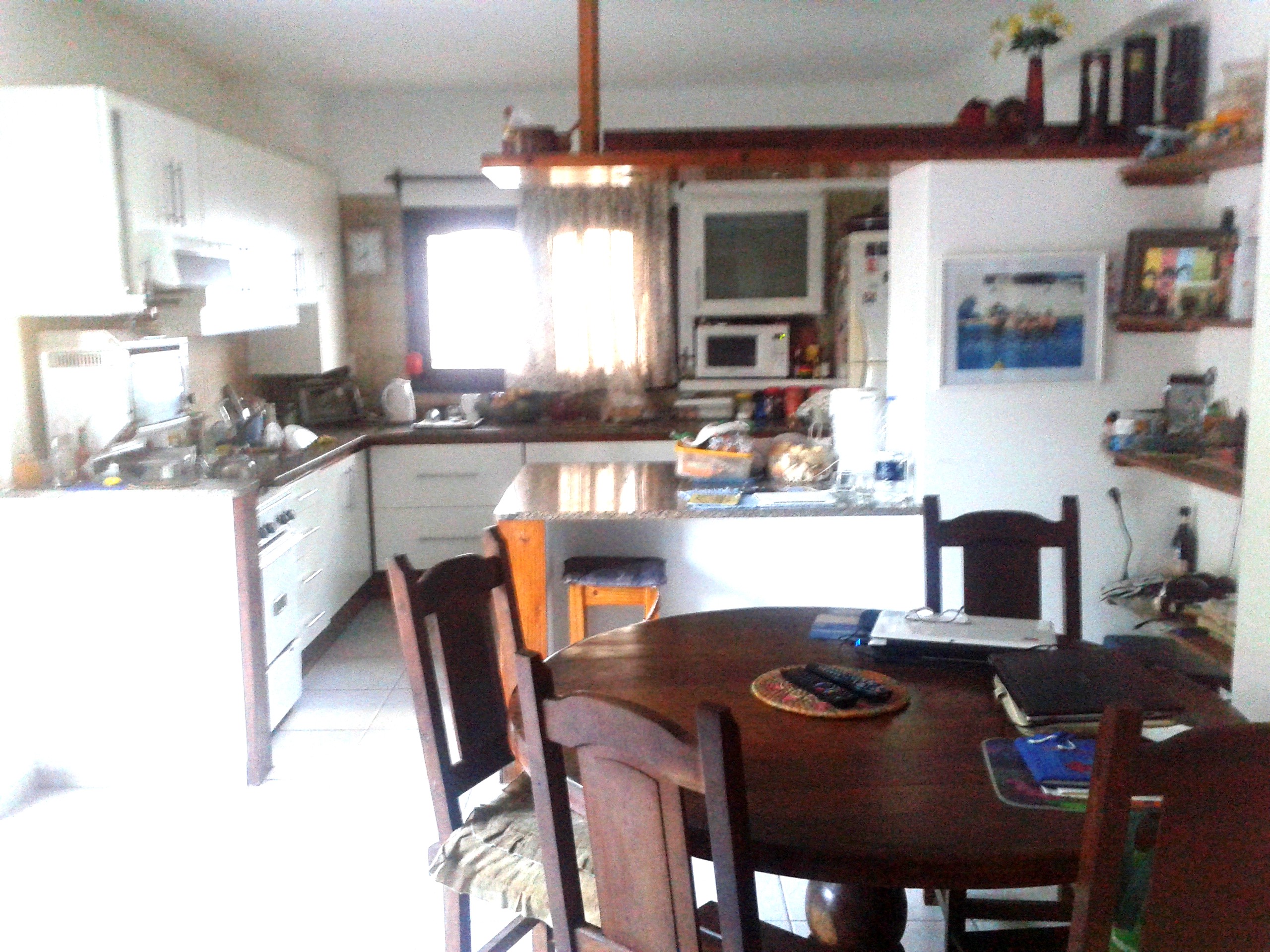 Casa de 3 dormitorios con pileta, entre caminos