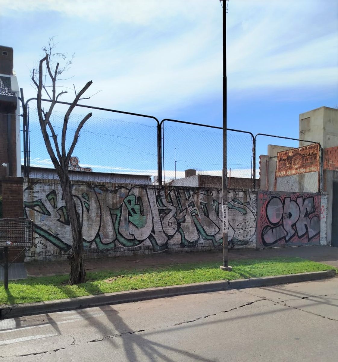 VENTA: Lote en Villa Ballester centro. Zona residencial - 2