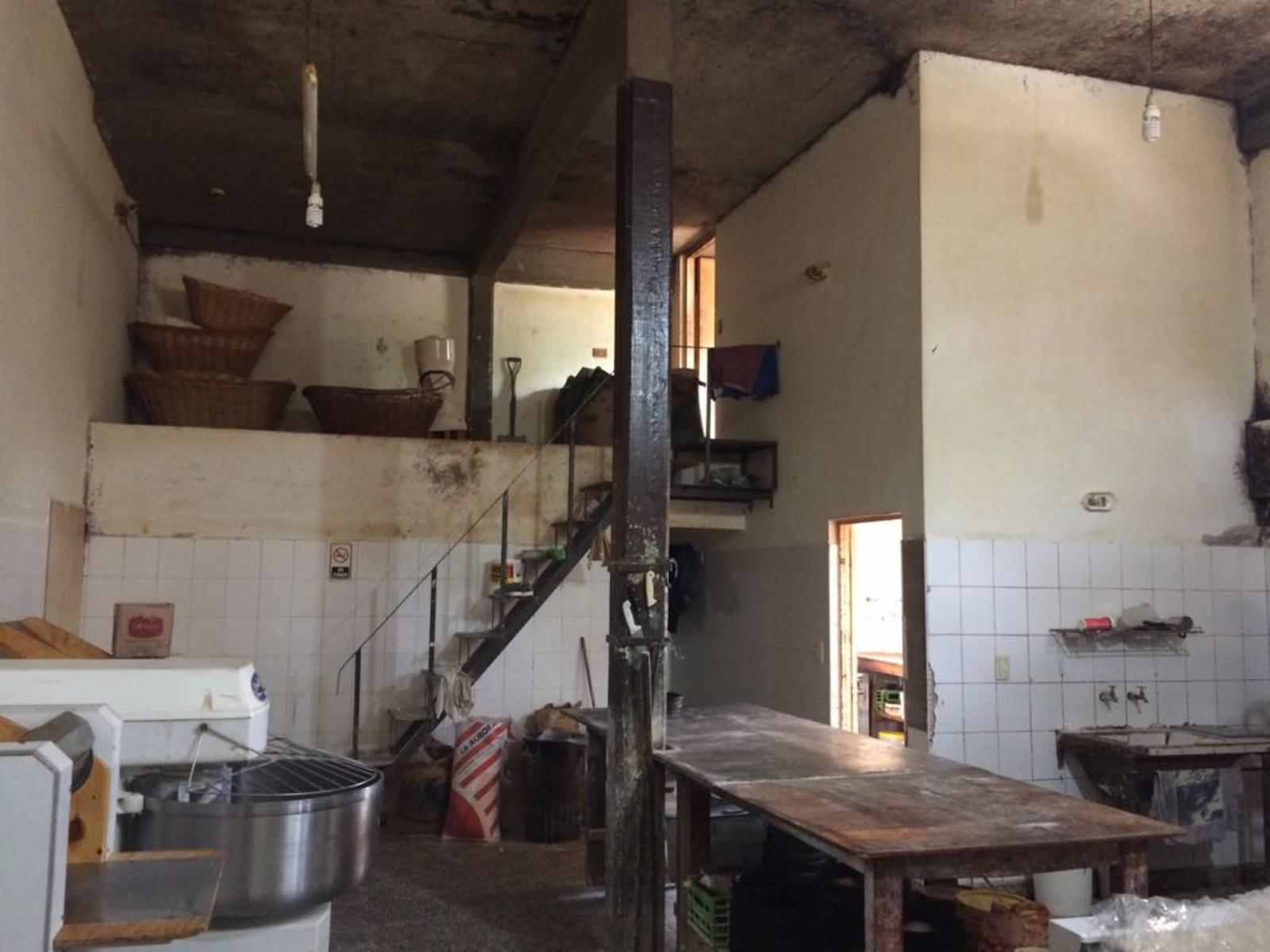 Casa - Local - en venta - Escobar - MATEO GELVES, ENTRE TRAVI Y 25 DE MAYO — foto 6