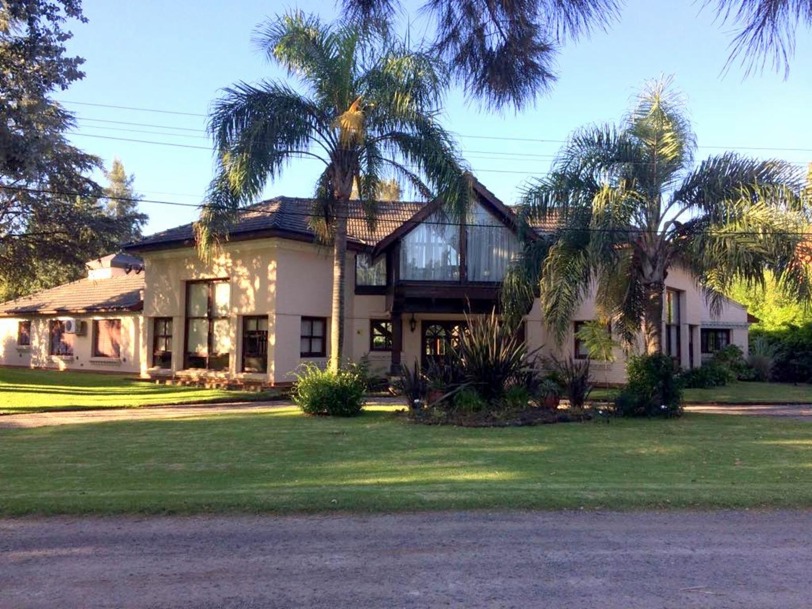 CASA EN VENTA - AL RIO CON AMARRA Y MUELLE - 2000mts de terreno - Barrio Cube - Countries y Barrios Cerrados Escobar