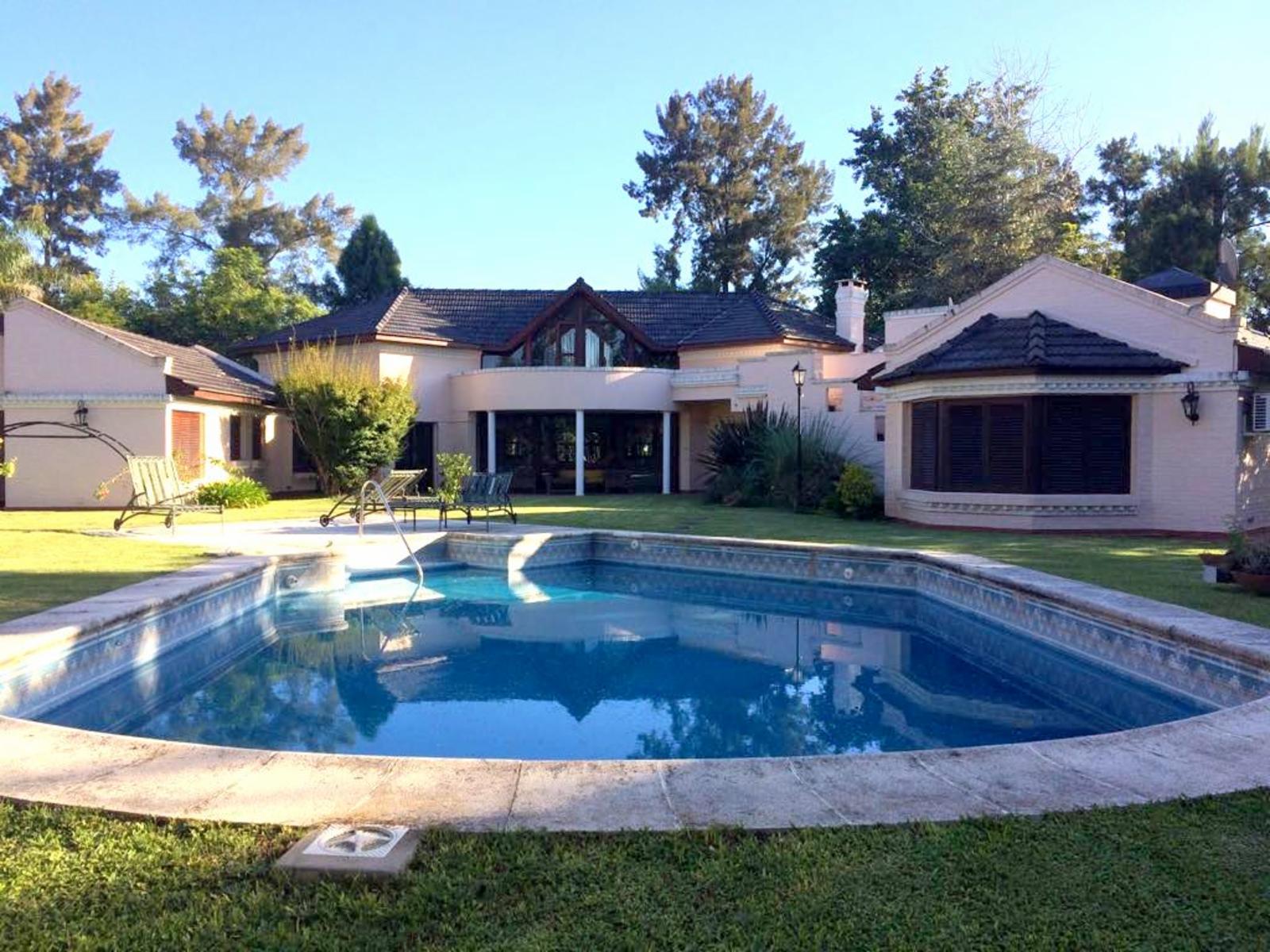 CASA EN VENTA - AL RIO CON AMARRA Y MUELLE - 2000mts de terreno - Barrio Cube - Countries y Barrios Cerrados Escobar — foto 2