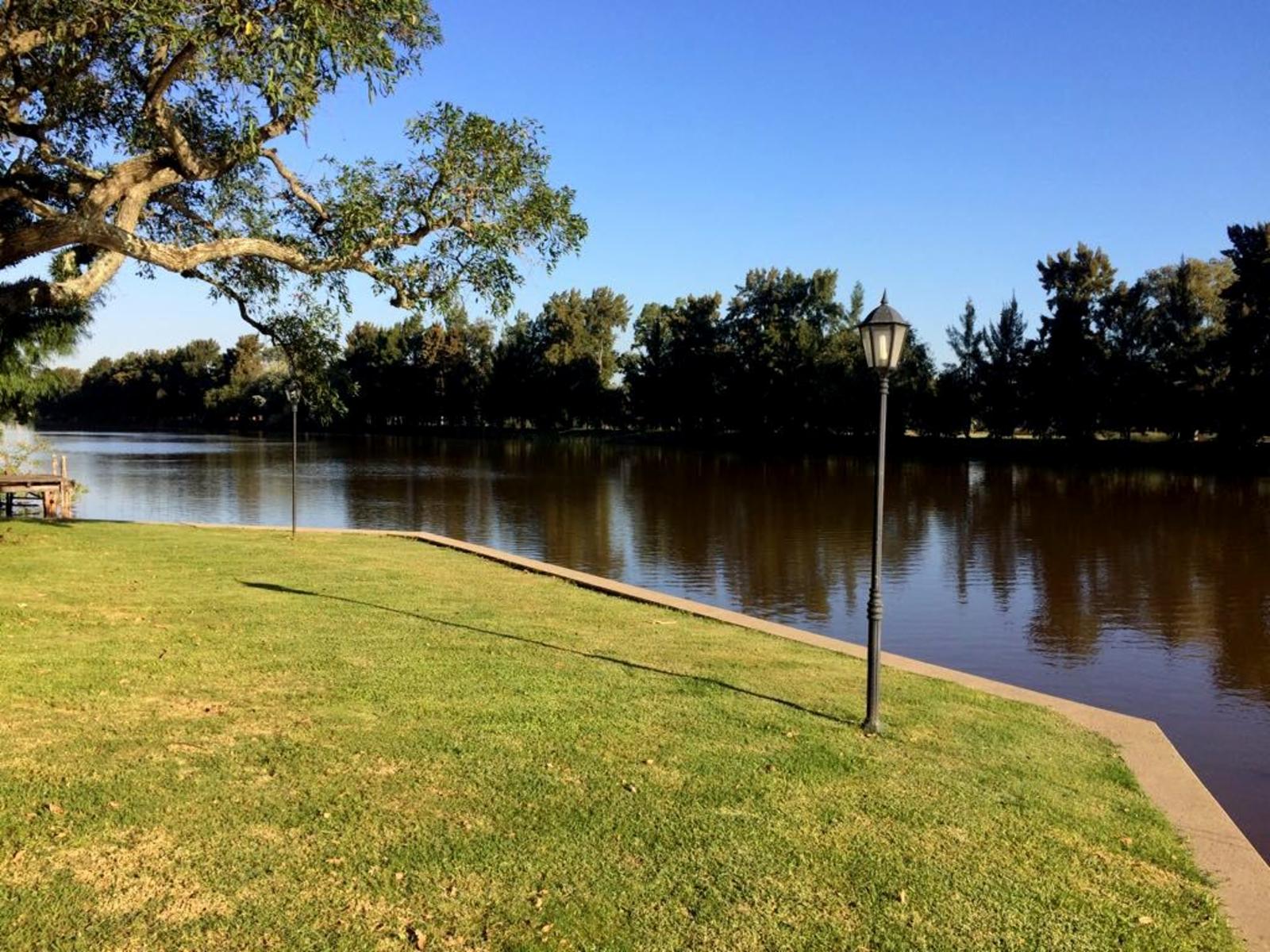 CASA EN VENTA - AL RIO CON AMARRA Y MUELLE - 2000mts de terreno - Barrio Cube - Countries y Barrios Cerrados Escobar — foto 14