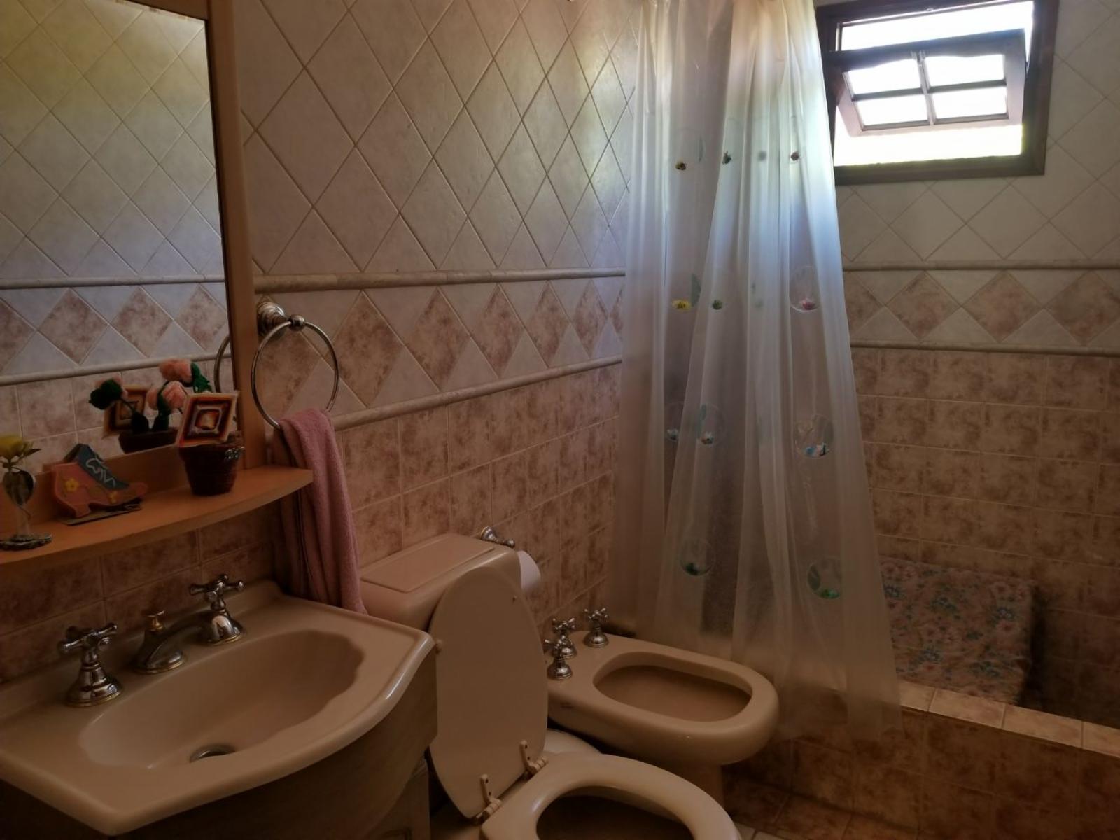 IMPECABLE CASA - ESCOBAR CENTRO - calle Cervantes