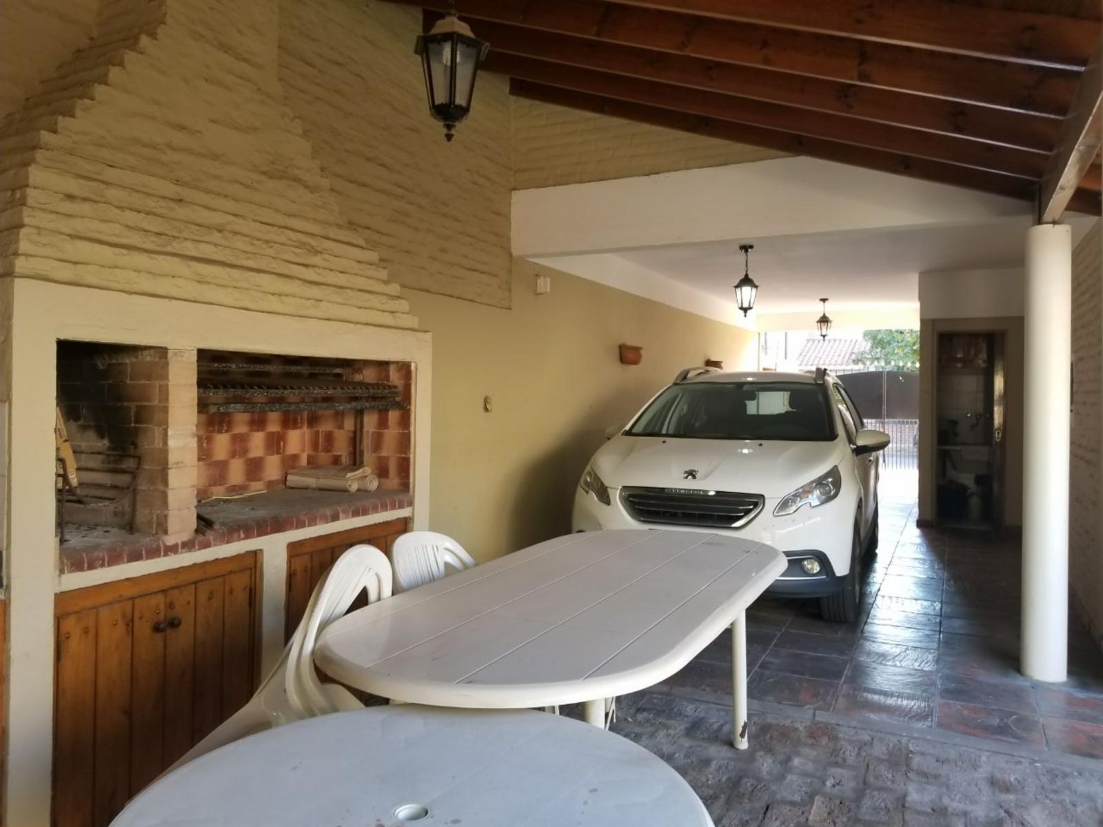 IMPECABLE CASA - ESCOBAR CENTRO - calle Cervantes — foto 2