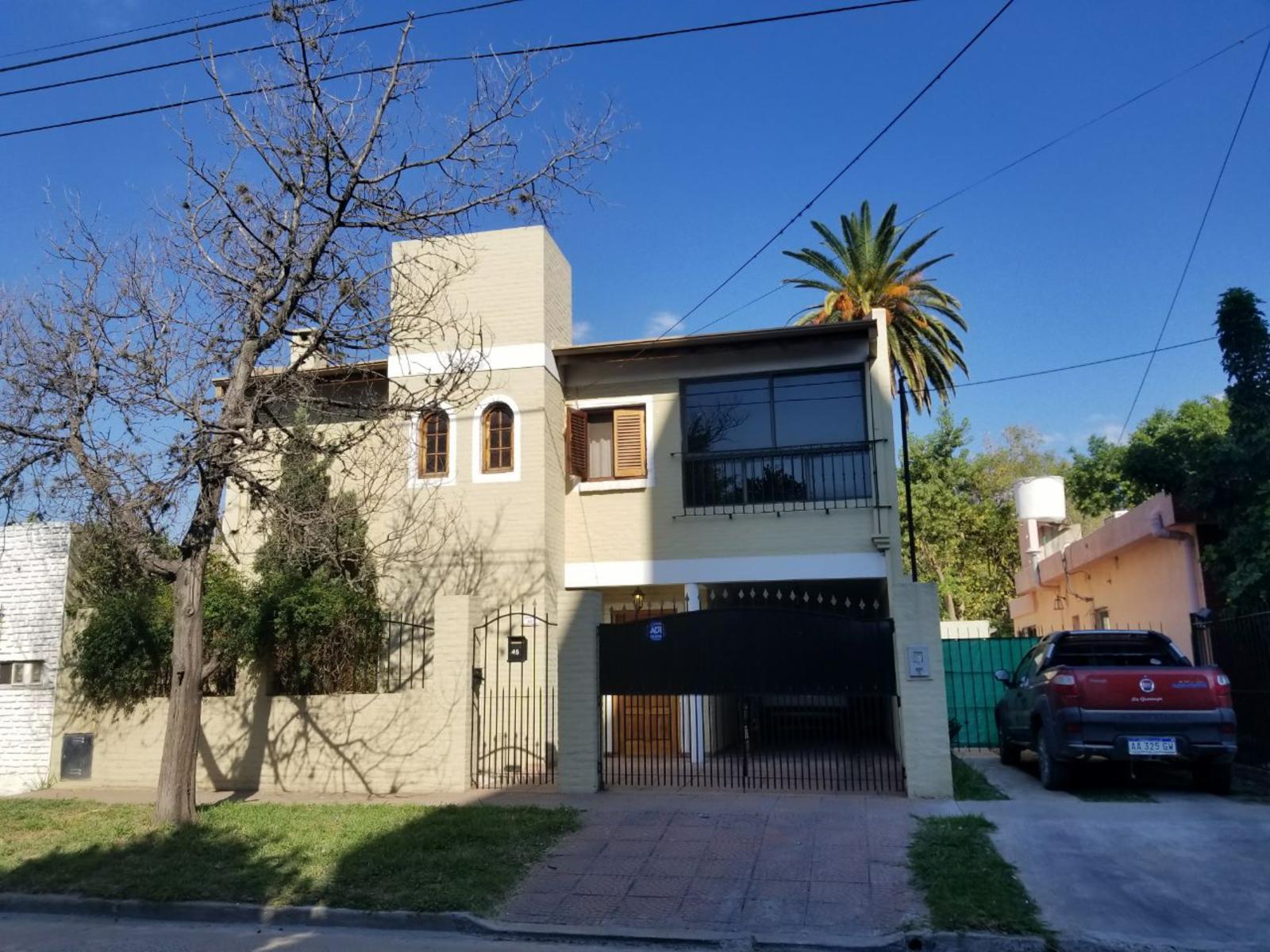 IMPECABLE CASA - ESCOBAR CENTRO - calle Cervantes — foto 10