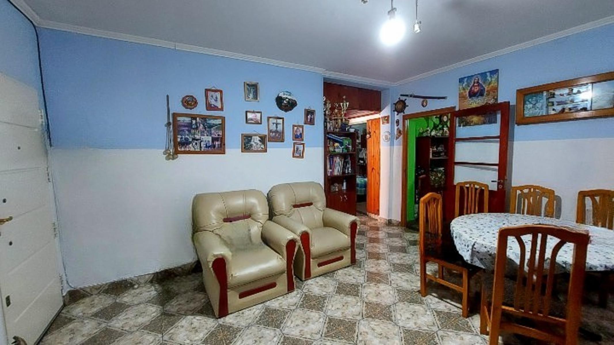CASA DOS FAMILIAS CASTELAR, MORON SUR — foto 4